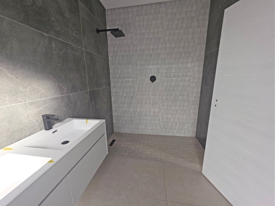  Bedroom Property for Sale in Sandown Western Cape